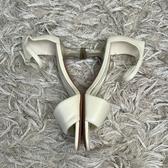 Vince Pepa Leather Ankle Strap Open Toe Kitten Heel Sandals in Marble Cream Sz 9 - Picture 10 of 14